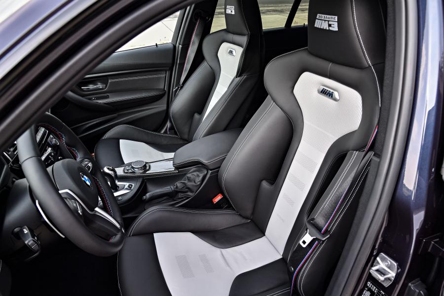 Интерьер BMW M3 30 Years M3 2016 года  (фото 5 из 43)